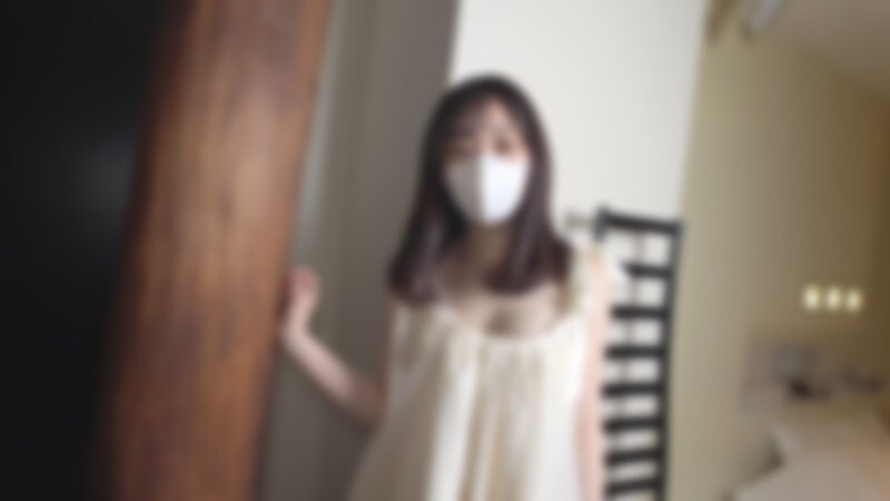 FC2-PPV-4722999 ♡ 半價到7/20【無碼，完全素人】20歲可愛女大學生！嬌小玲瓏，白皙肌膚，巨乳美肌，極致敏感。身材出眾，胸部向上翹起，堪稱完美女人！